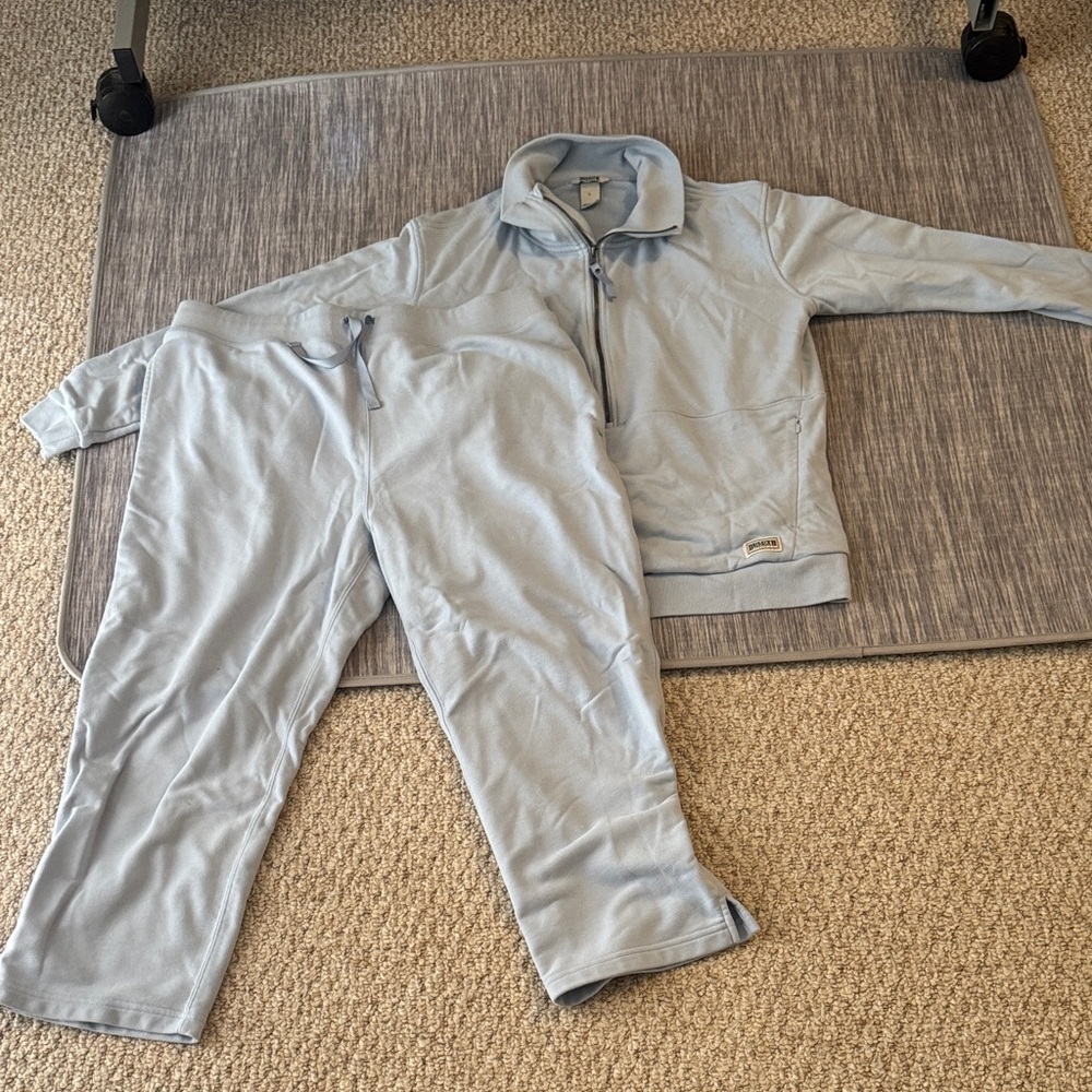 Light Blue Zip-Up Jacket and Crop Pants Set. !!Top is L, bottoms are XL!!